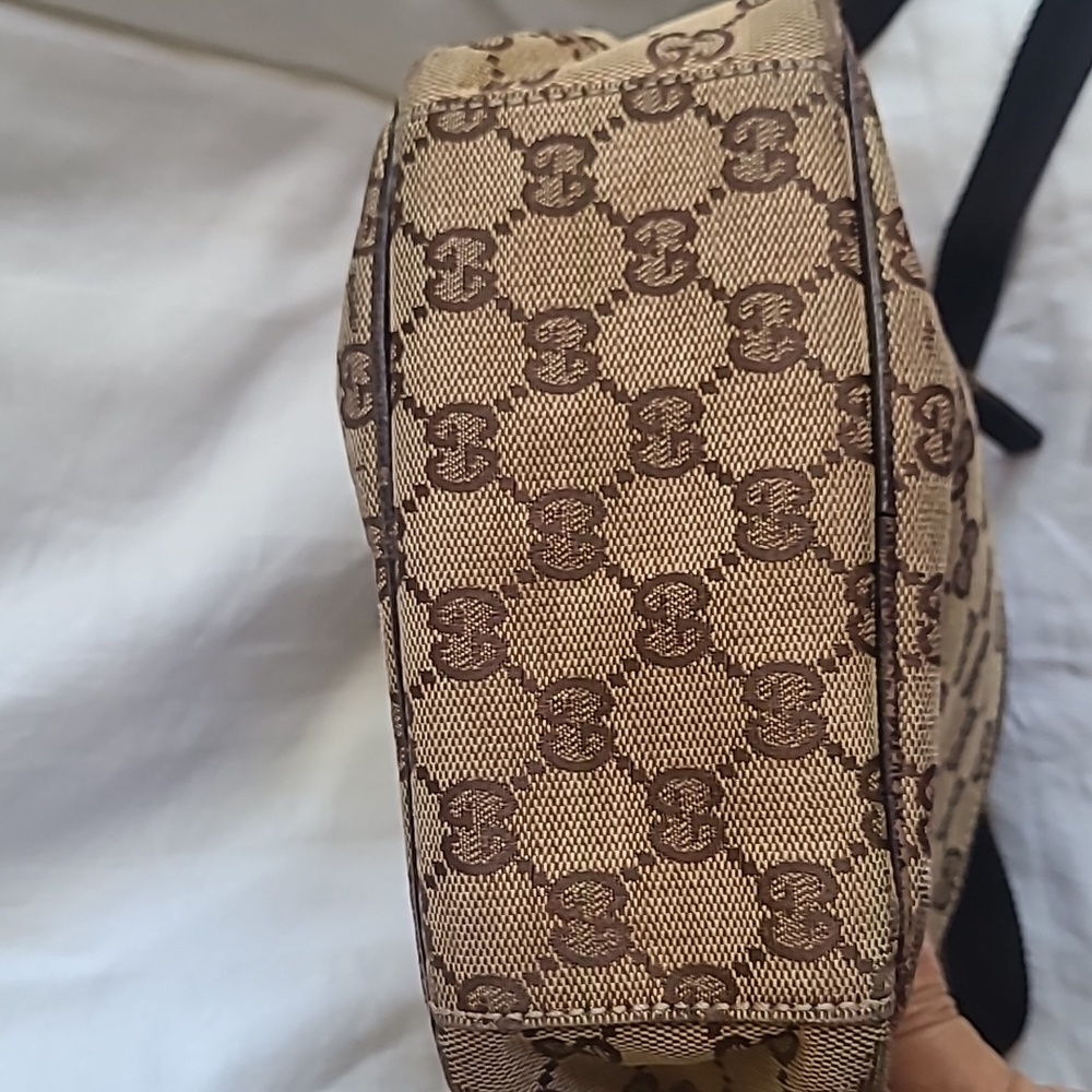 Gucci Crossbody - Picture 7 of 14